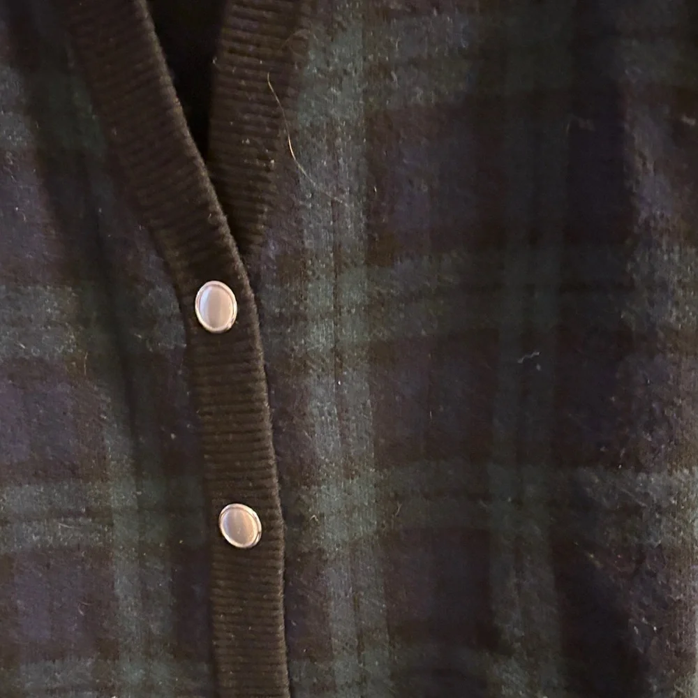 Women's Black watch Plaid Cardigan Sweater - Picture 4 of 4